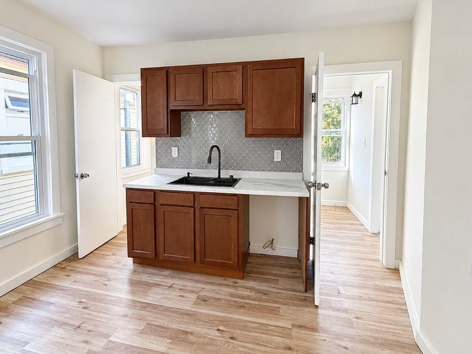 2 bed 1 bath - 92 Dewitt St, # 2, Buffalo, NY 14213