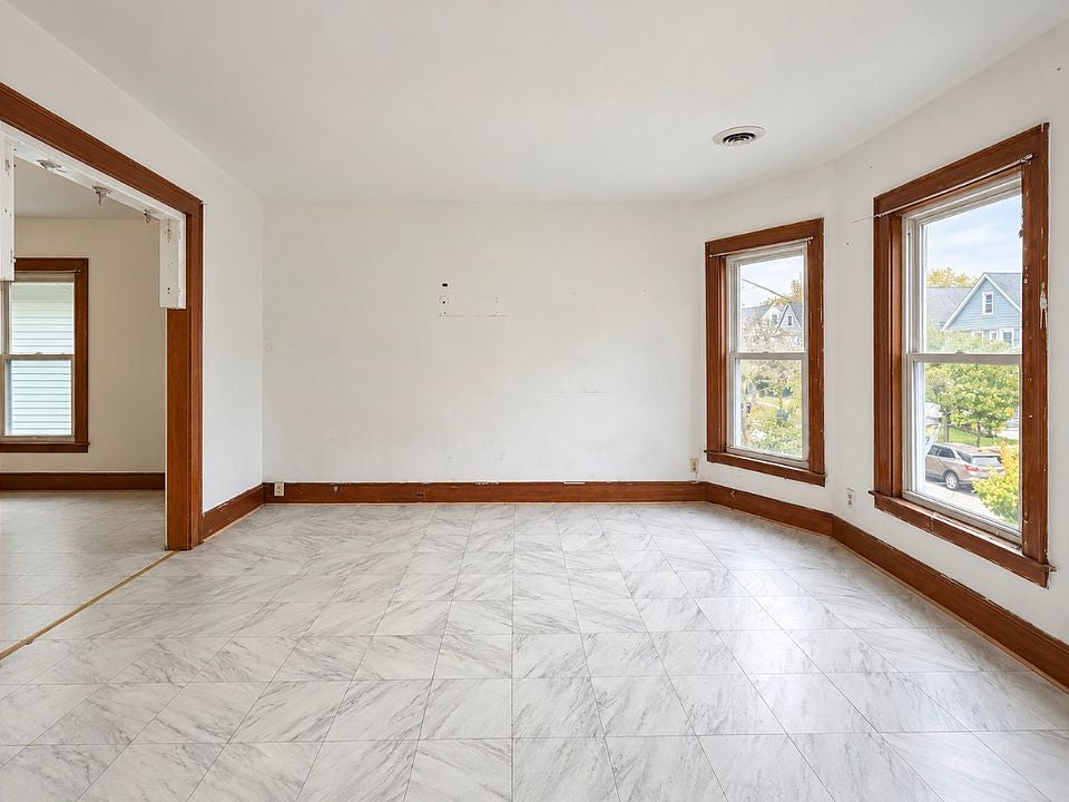 3 bed 1 bath - 91 Howell St, # 2, Buffalo, NY 14207