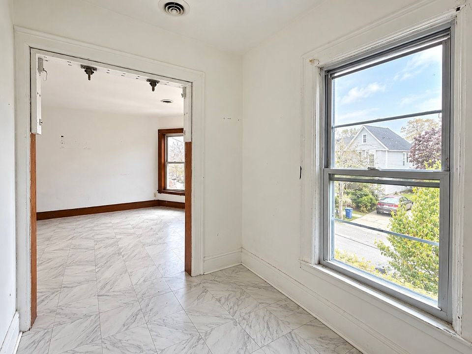3 bed 1 bath - 91 Howell St, # 2, Buffalo, NY 14207
