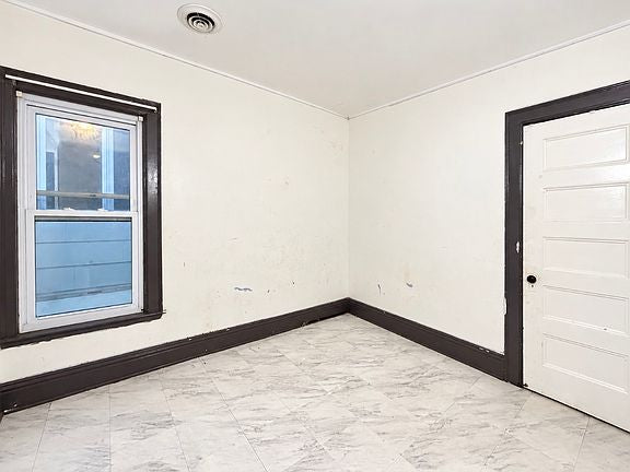 3 bed 1 bath - 91 Howell St, # 2, Buffalo, NY 14207