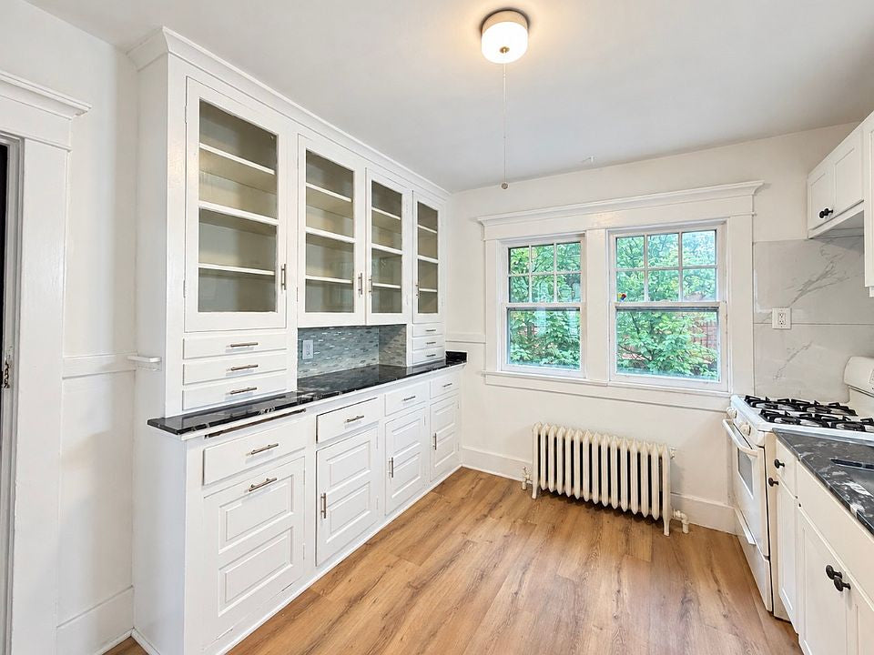 3 bed 1 bath - 405 Parkside Ave Floor 2, Buffalo, NY 14216