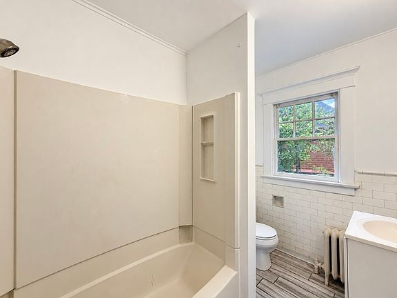 3 bed 1 bath - 405 Parkside Ave Floor 2, Buffalo, NY 14216