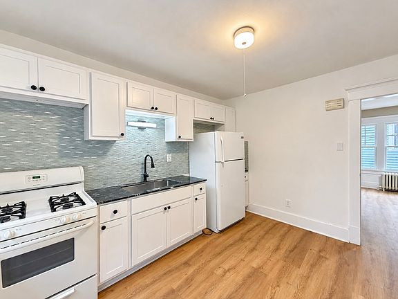 3 bed 1 bath - 405 Parkside Ave Floor 2, Buffalo, NY 14216